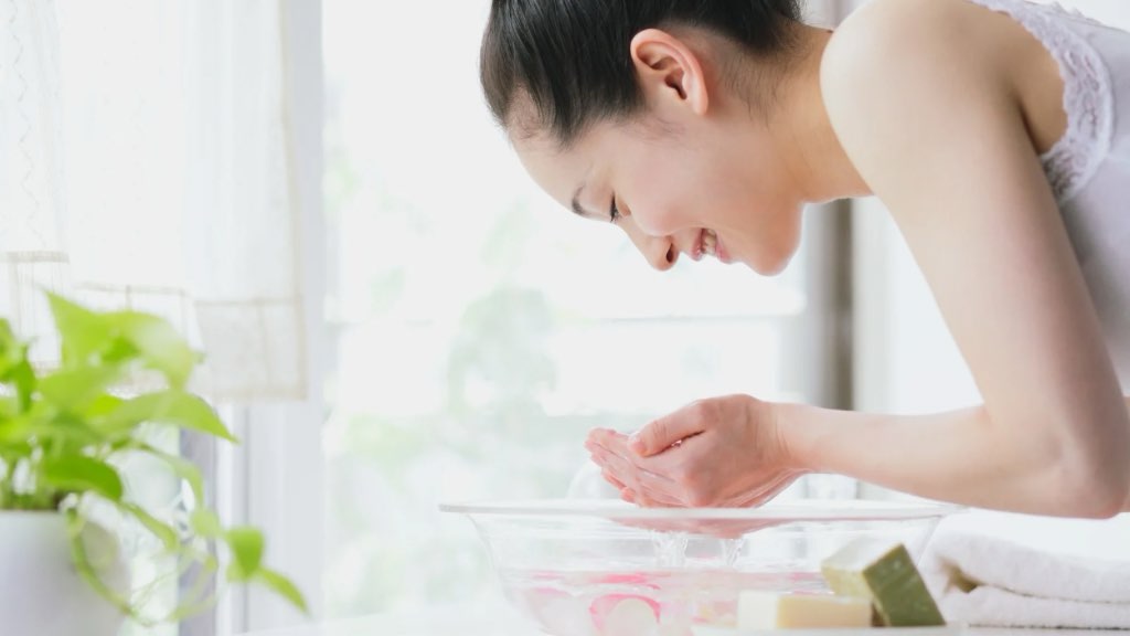 クレンジング・洗顔は優しく最小限に