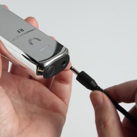電源ケーブルを接続し、レベルを選択する