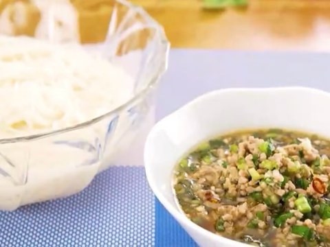 ニンニクとレモンの豚ひき肉そうめん