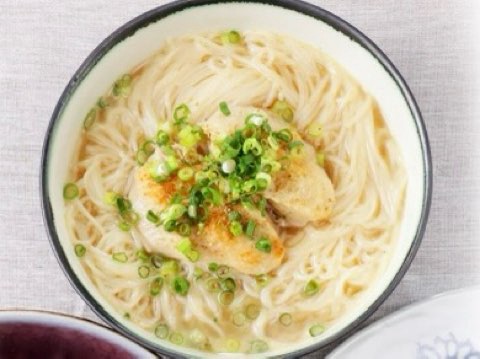 鶏とかつおだしのにゅうめん