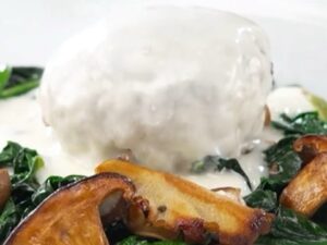 ホワイトソースのチーズハンバーグ