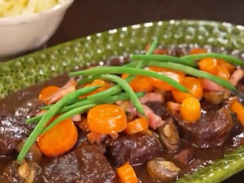 ブッフ・ブルギニヨン(牛肉の赤ワイン煮)