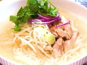 鶏肉のフォー(ベトナムの朝食)