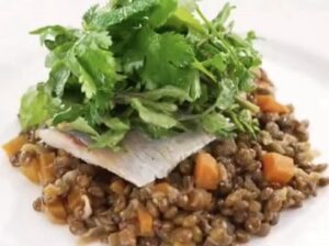 ニシンの燻製 レンズ豆添え ハーブのサラダ