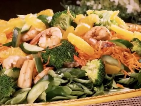 オレンジドレッシングのシーフードサラダ