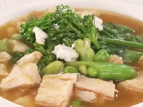 オニオンチキンスープ 春野菜添え