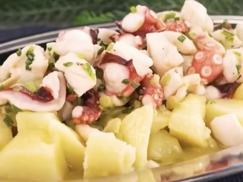 ノビルと魚介のレモンサラダ